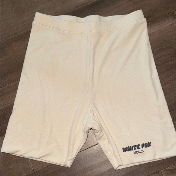 White Fox Cream Ribbed Bike Shorts SZ Medium - Picture 1 of 6